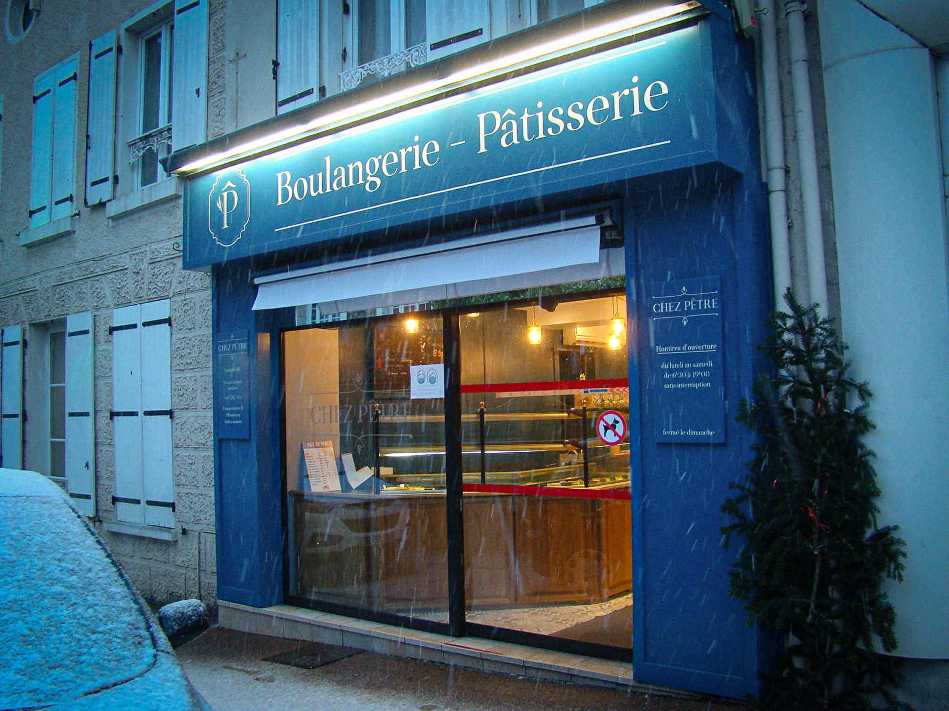 Chez Pêtre - Boulangerie Pâtisserie - Identité visuelle, Logo, Print, Façade